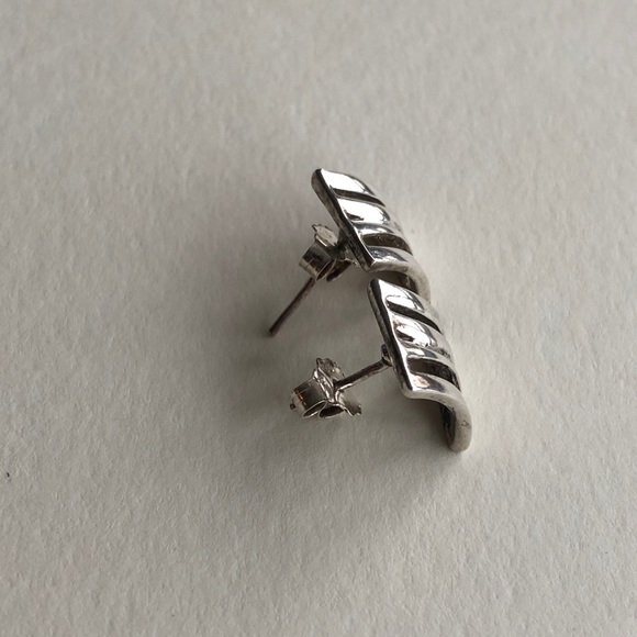 Sterling silver square minimal post earrings - Picture 4 of 11